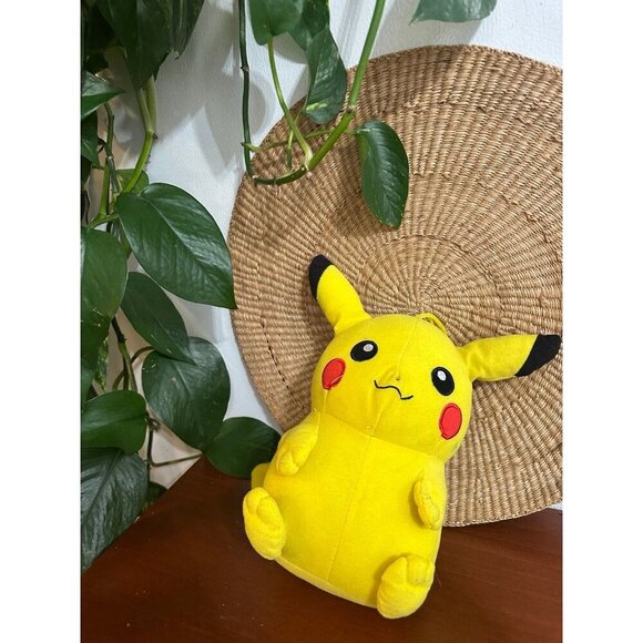 Pokémon Pikachu stuffed animal - Picture 1 of 12